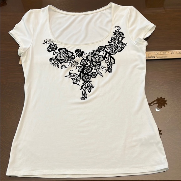 White House Black Market Graphic Fitted Short Sleeve Tee - Picture 1 of 3